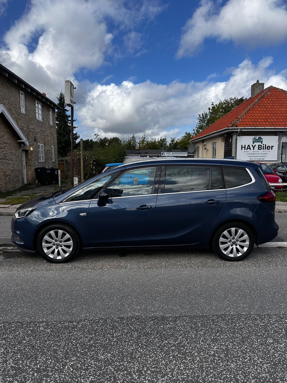 Blå Opel Zafira Tourer fra 2017