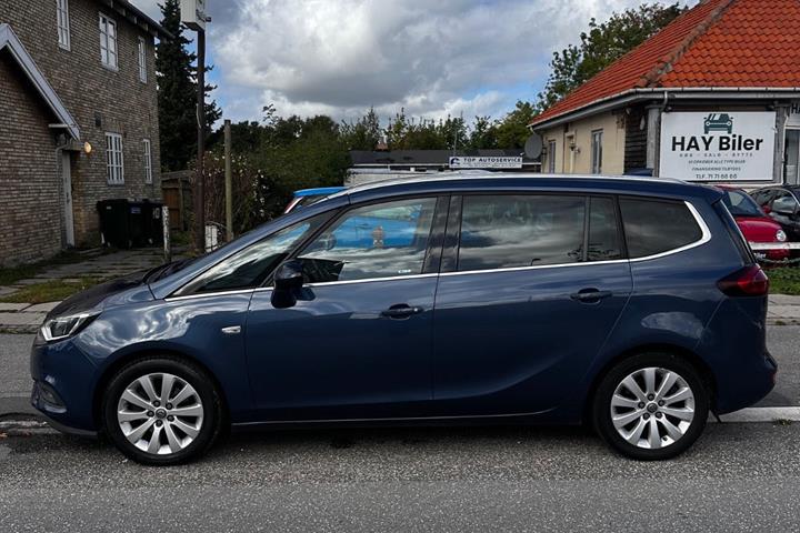 Blå Opel Zafira Tourer fra 2017