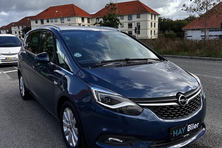 Blå Opel Zafira Tourer fra 2017