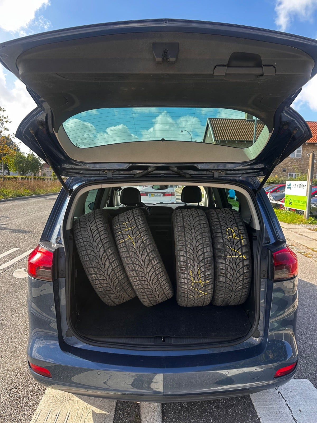 Blå Opel Zafira Tourer fra 2017