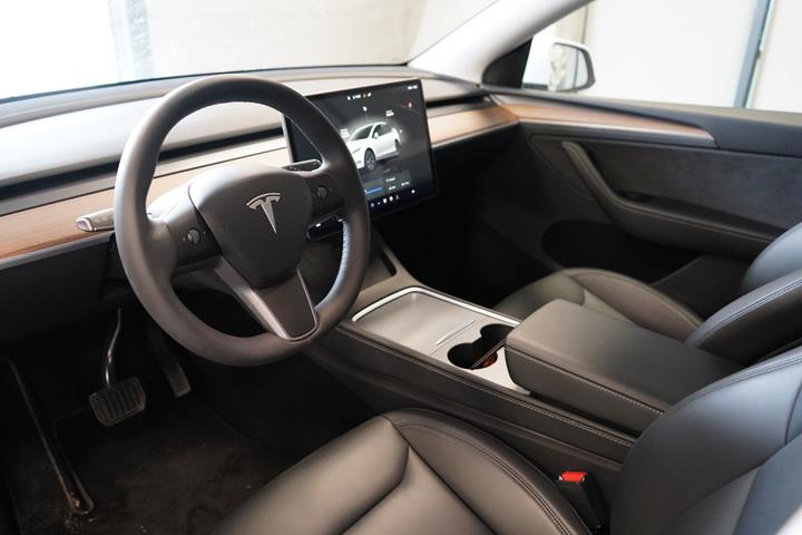 undefined Tesla Model Y fra 2024