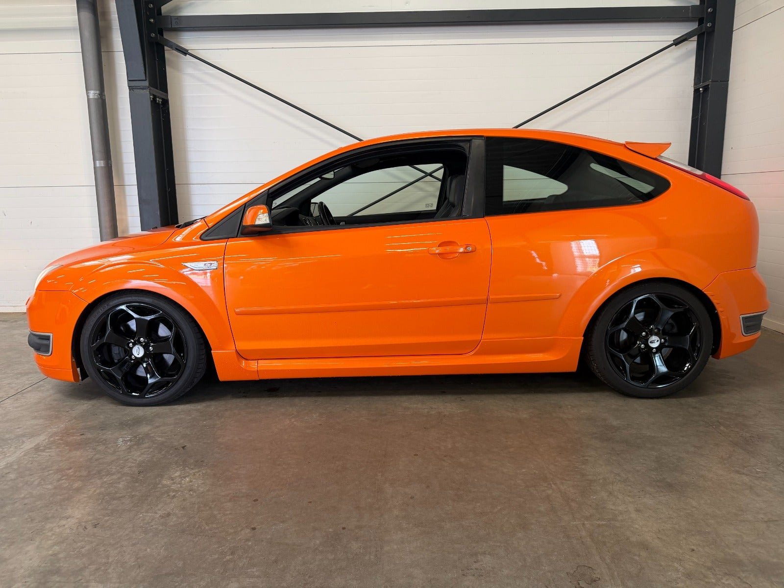Rød Ford Focus fra 2006