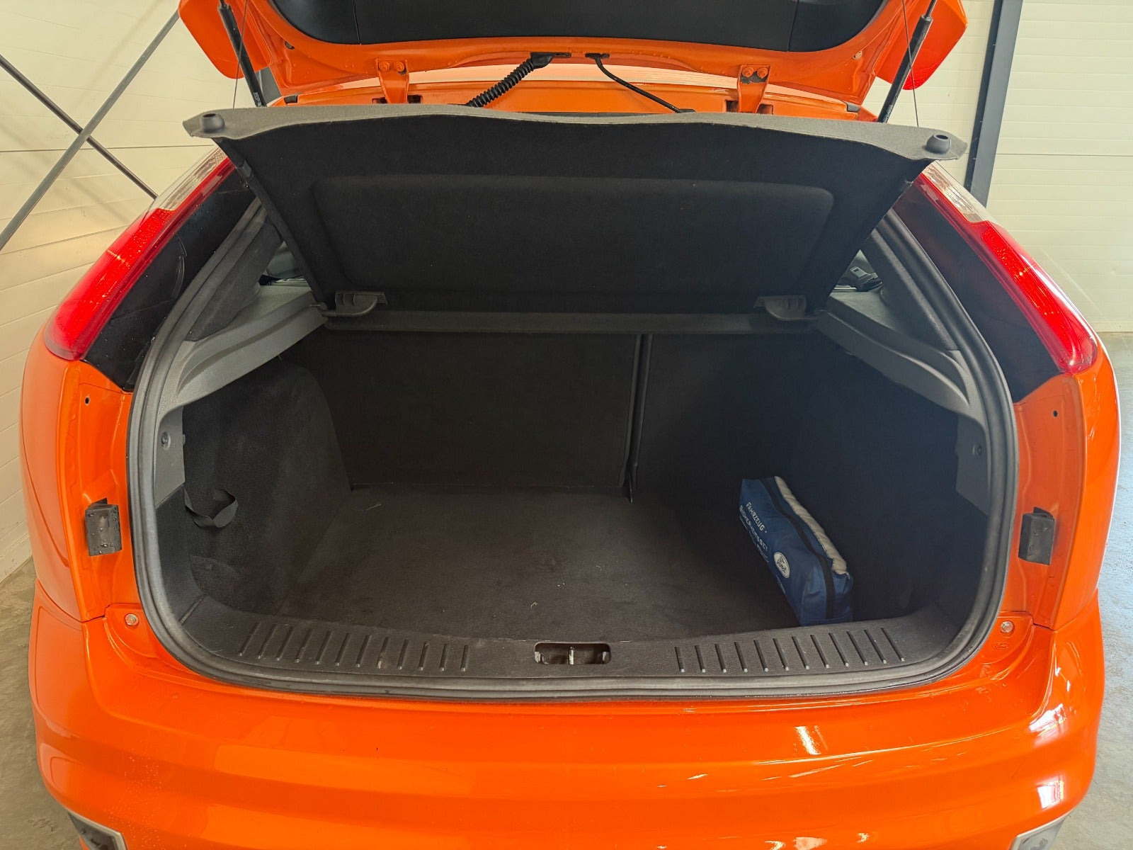 Rød Ford Focus fra 2006