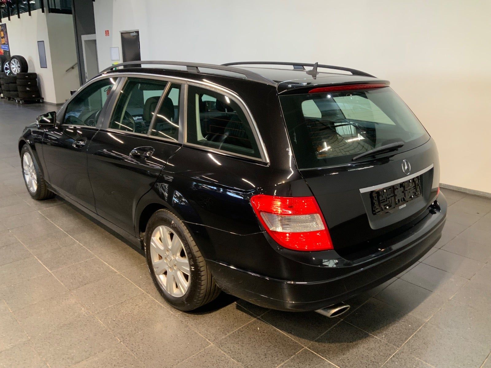 Sort Mercedes C180 fra 2010