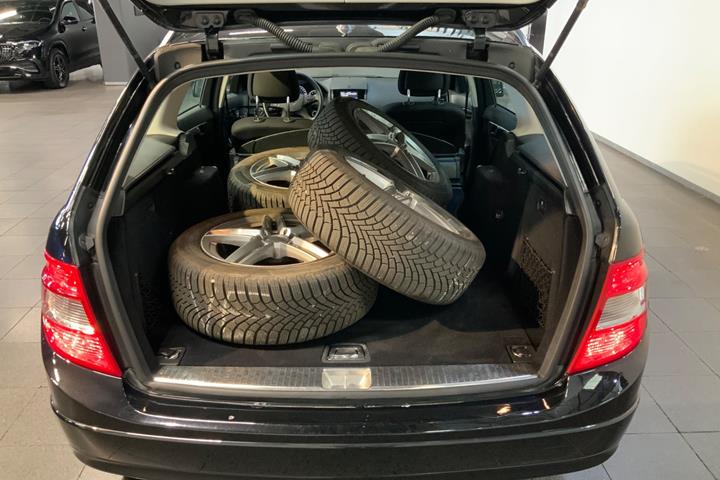 Sort Mercedes C180 fra 2010