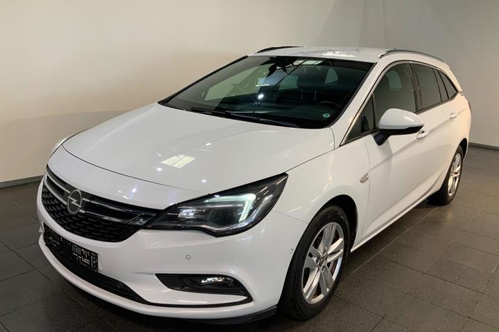 Hvid Opel Astra fra 2019 set udefra