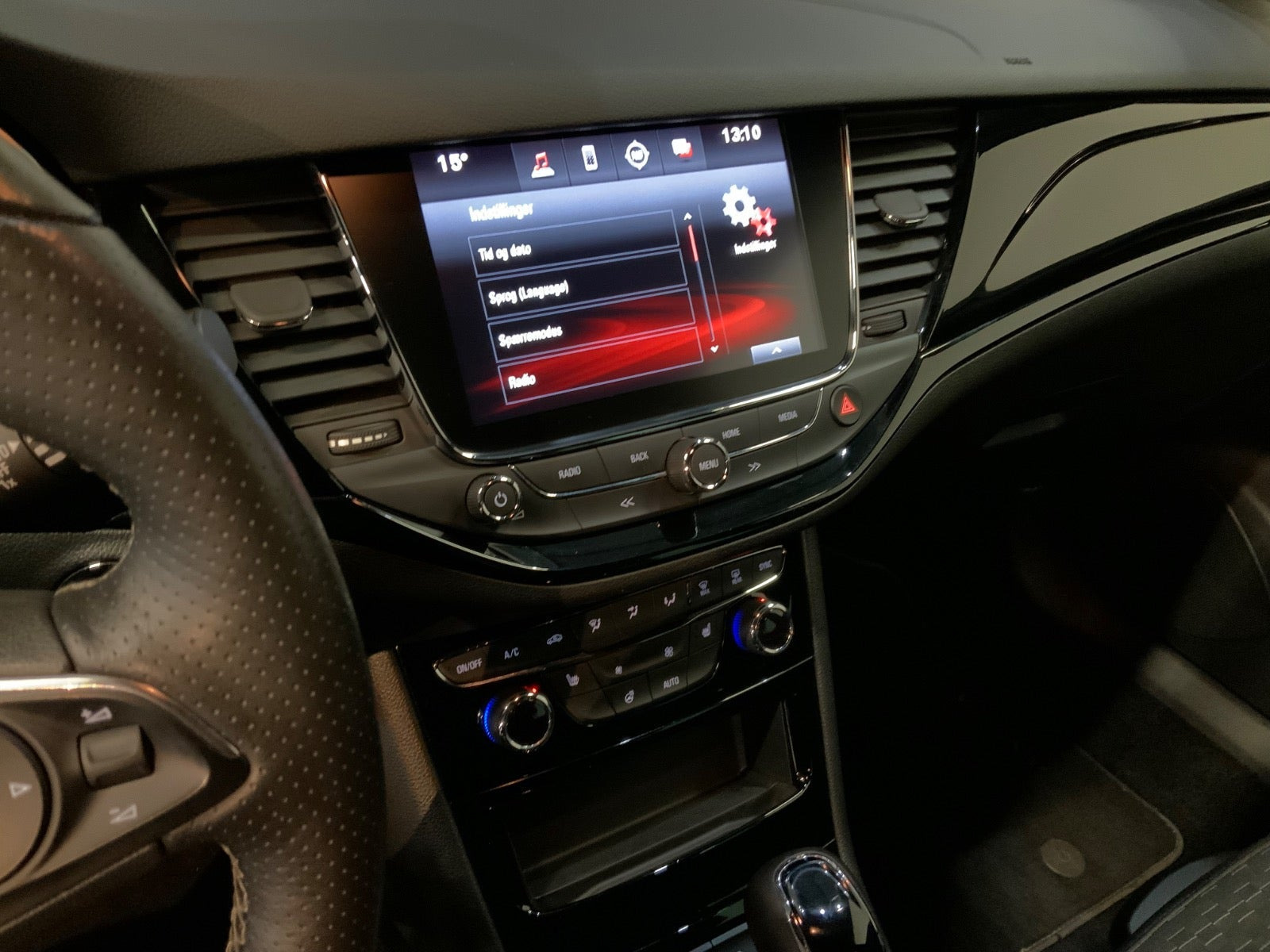 Hvid Opel Astra fra 2019
