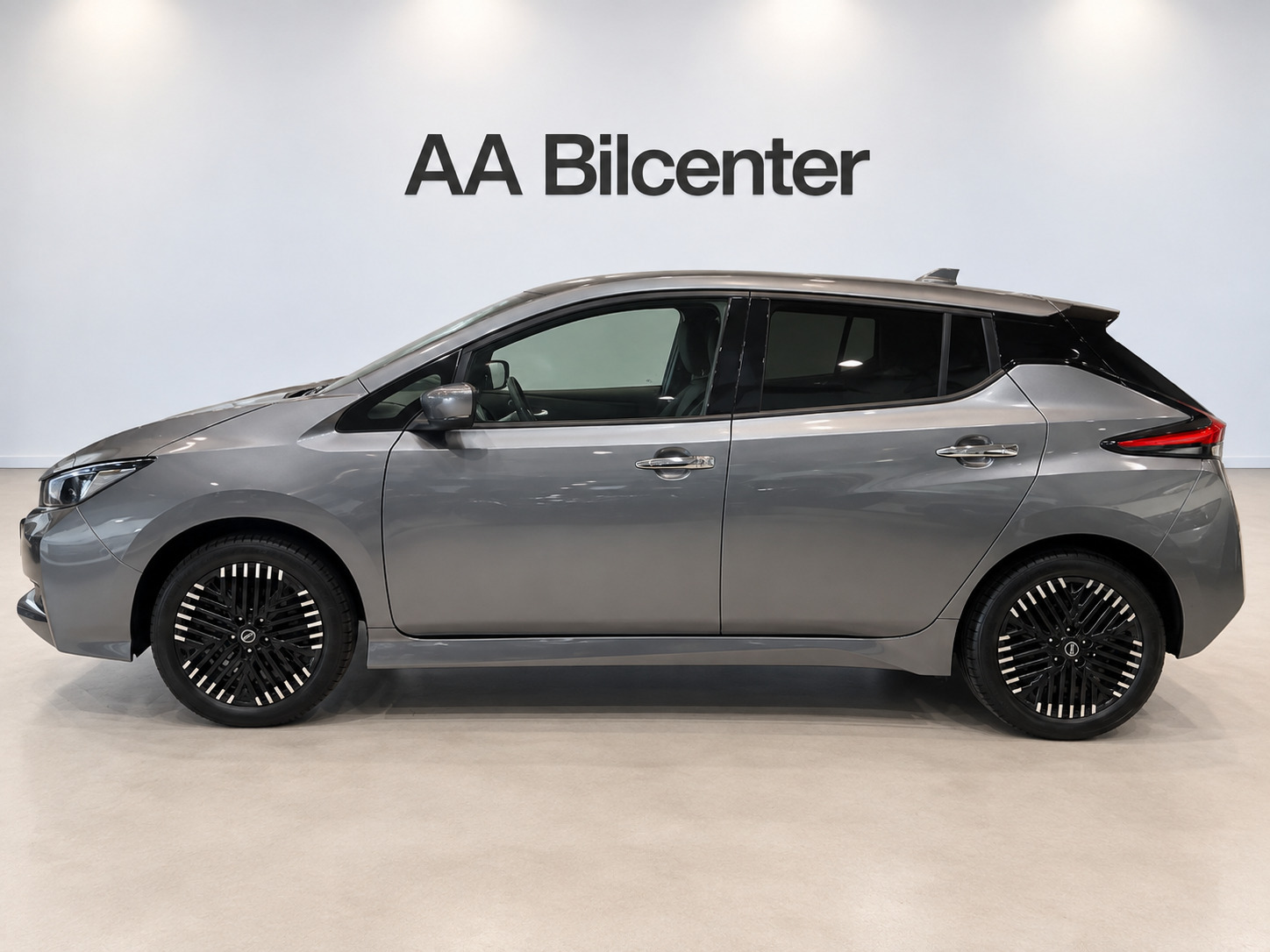 Grå Nissan Leaf fra 2022