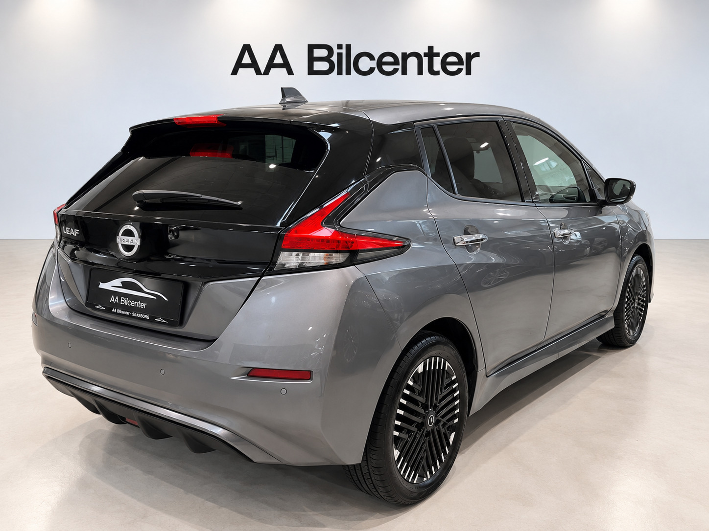 Grå Nissan Leaf fra 2022