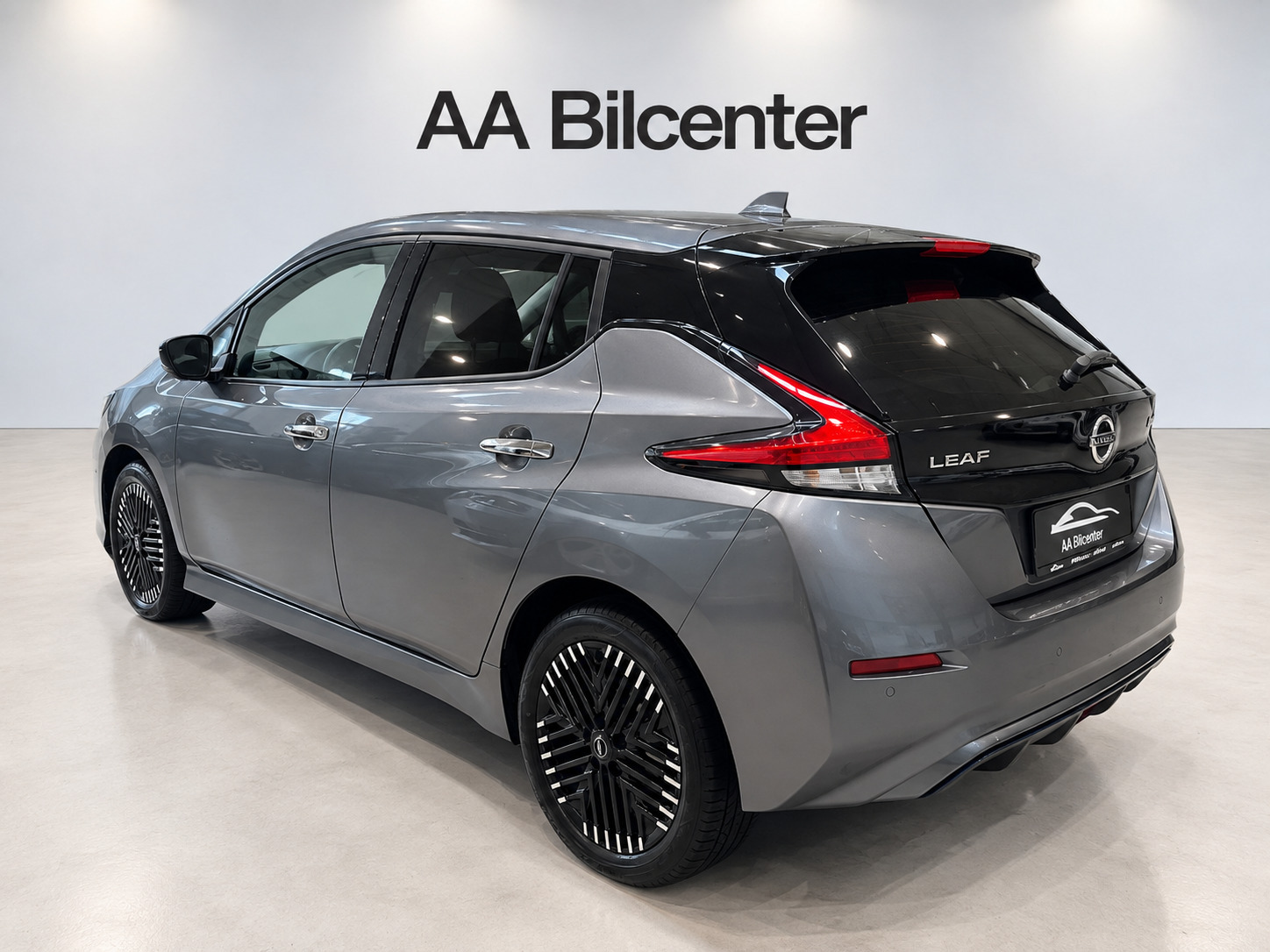 Grå Nissan Leaf fra 2022