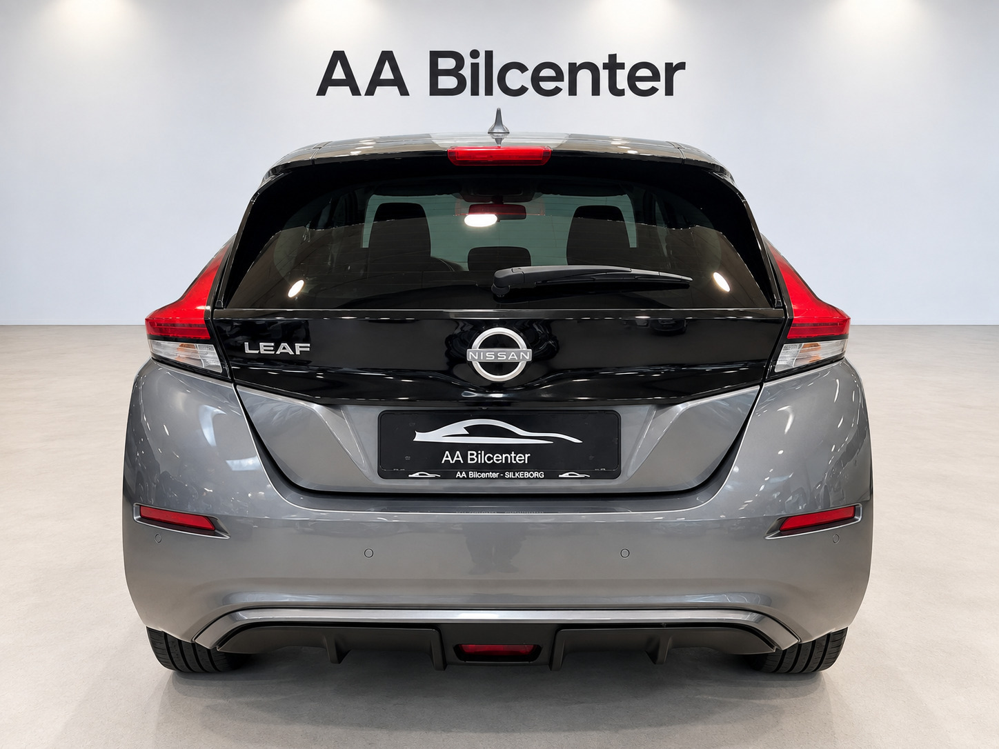 Grå Nissan Leaf fra 2022