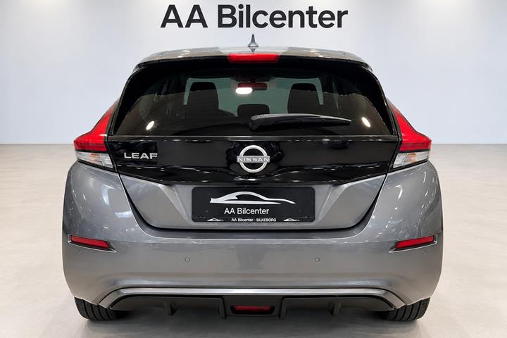 Grå Nissan Leaf fra 2022