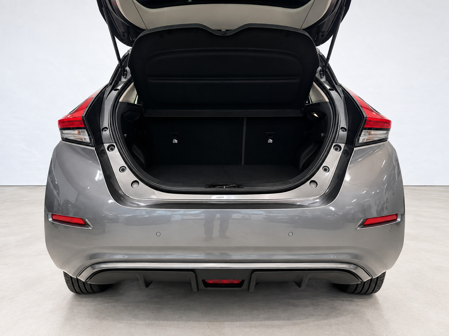 Grå Nissan Leaf fra 2022
