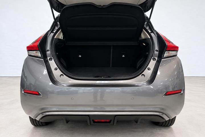 Grå Nissan Leaf fra 2022