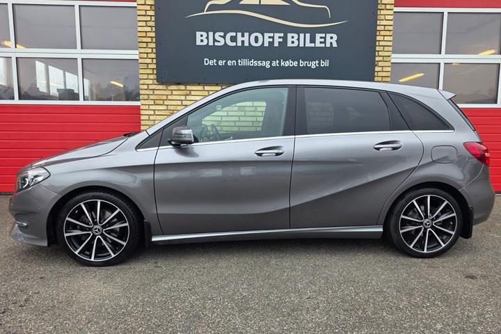 Grå Mercedes B180 fra 2017
