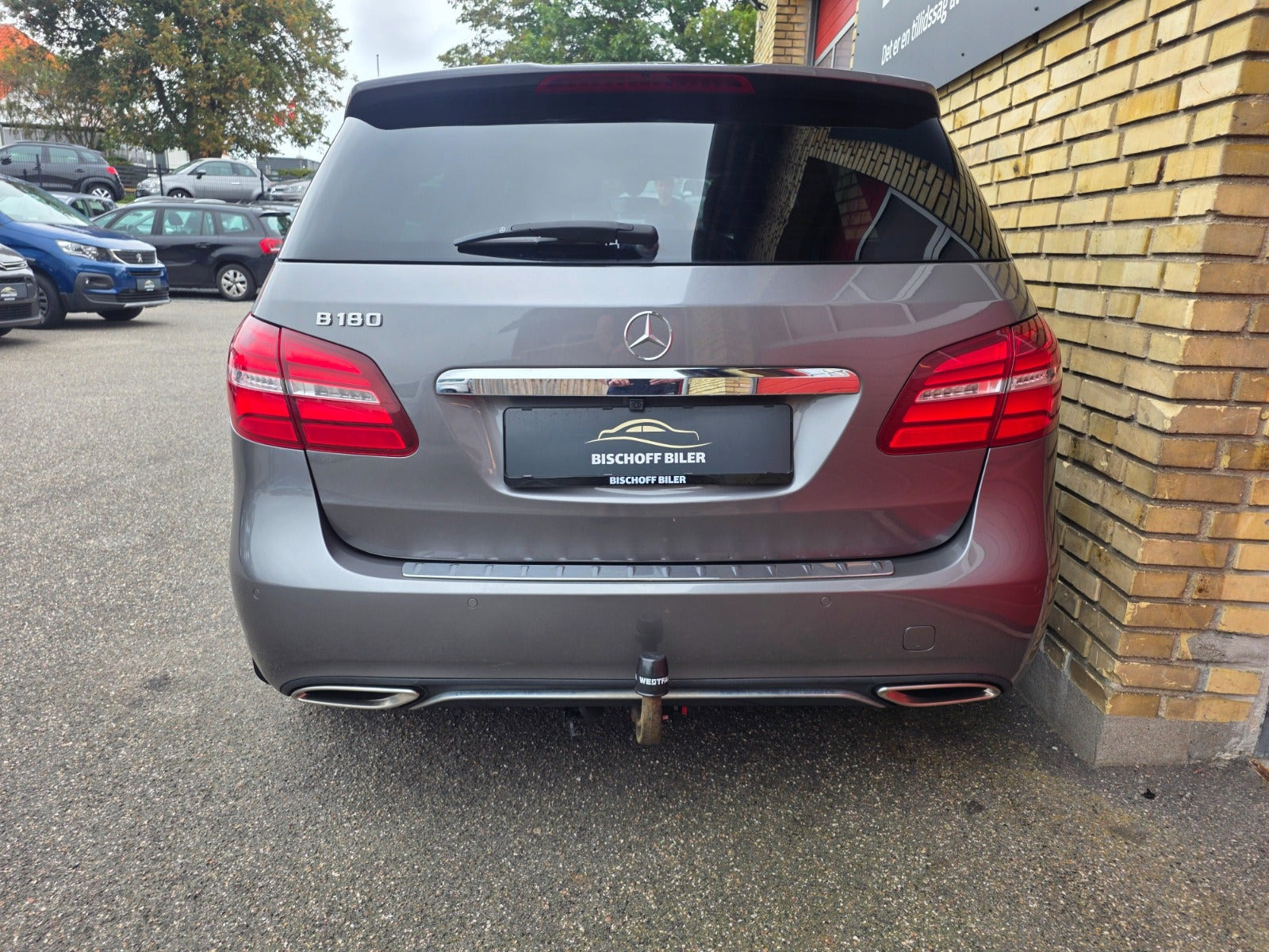 Grå Mercedes B180 fra 2017