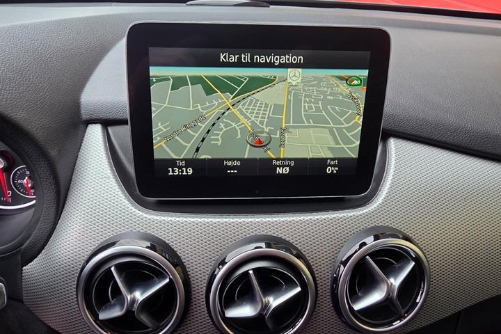 Grå Mercedes B180 fra 2017