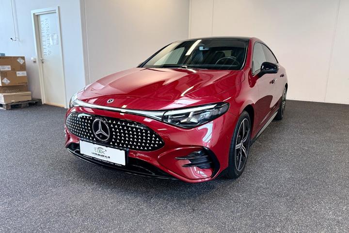 Rød Mercedes CLA250+ fra 2026
