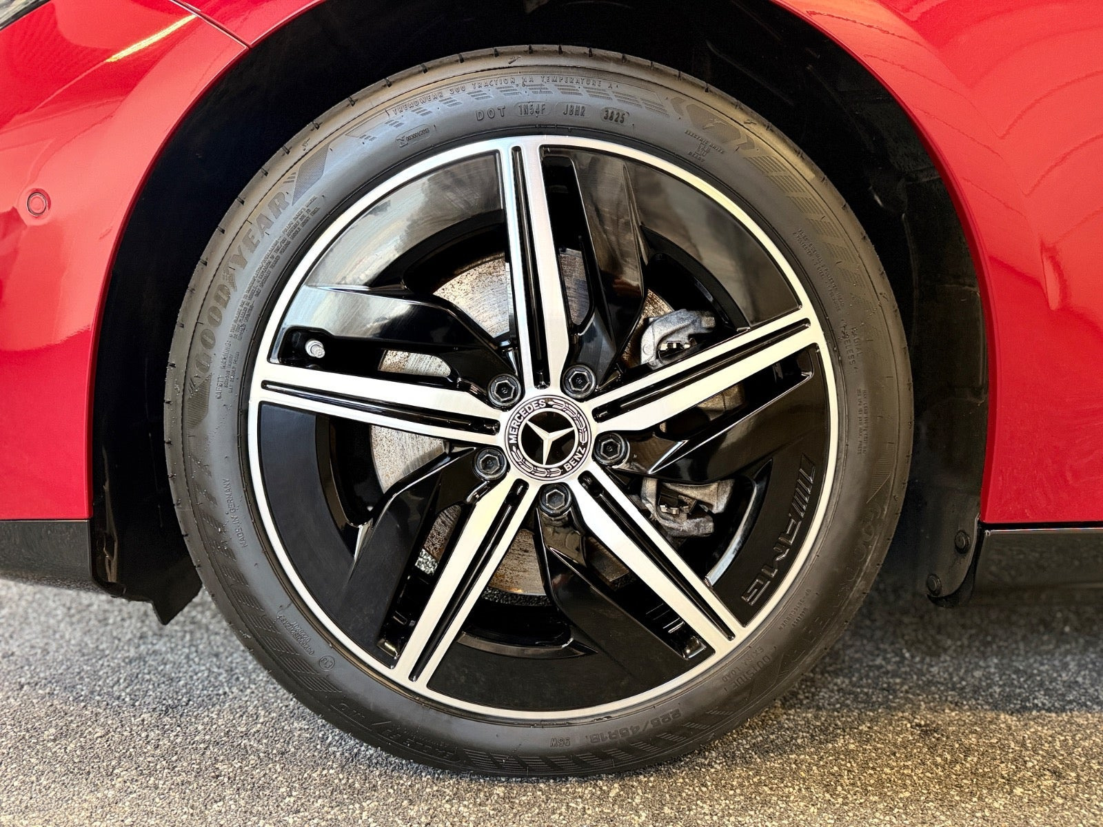 Rød Mercedes CLA250+ fra 2026