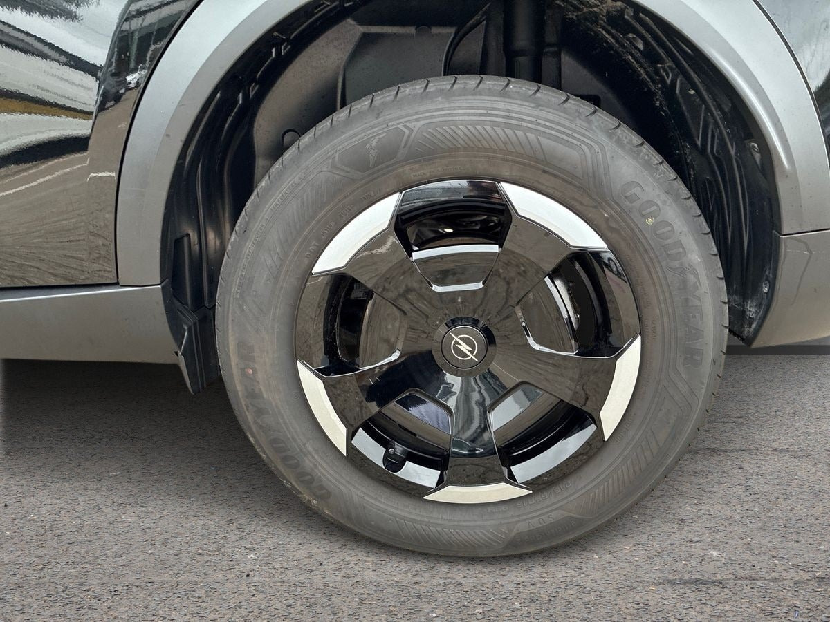 Sort Opel Frontera fra 2025