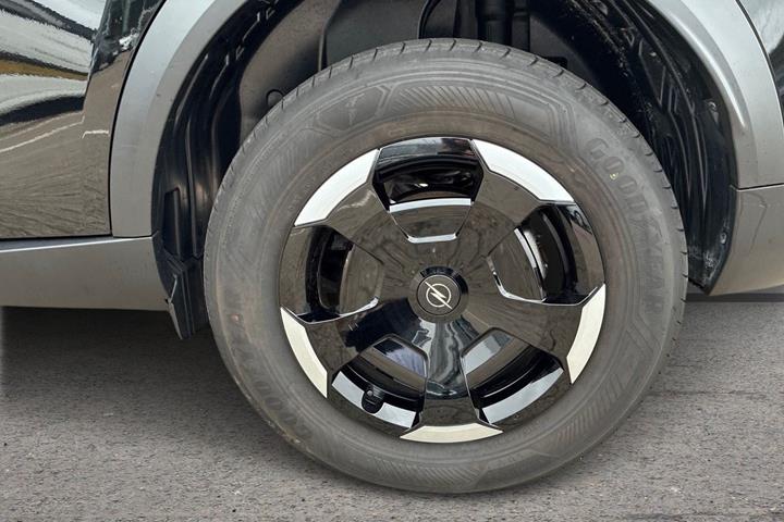 Sort Opel Frontera fra 2025