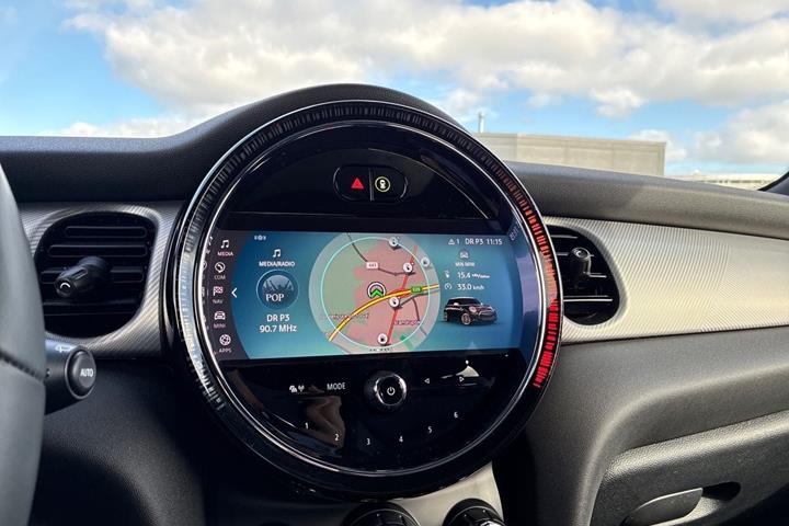 Sølv Mini Cooper SE fra 2023