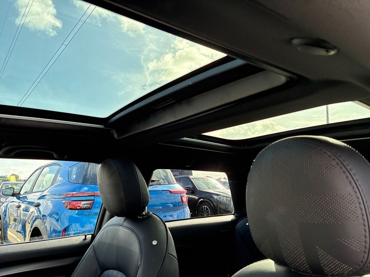 Sølv Mini Cooper SE fra 2023