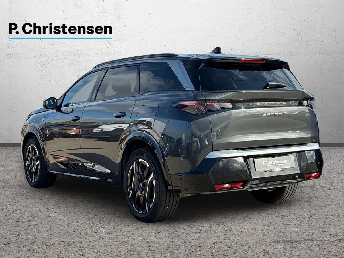 Grå Peugeot e-5008 fra 2025