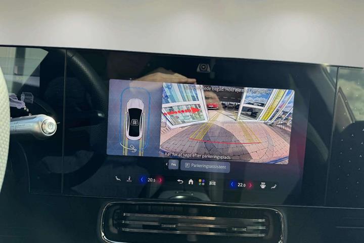 Blå Mercedes CLA250+ fra 2025