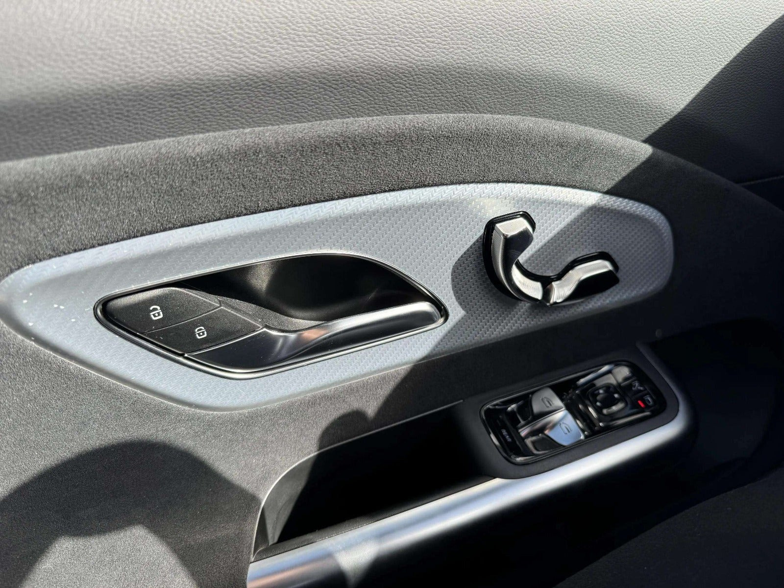 Blå Mercedes CLA250+ fra 2025