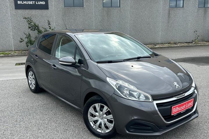 Grå Peugeot 208 fra 2019