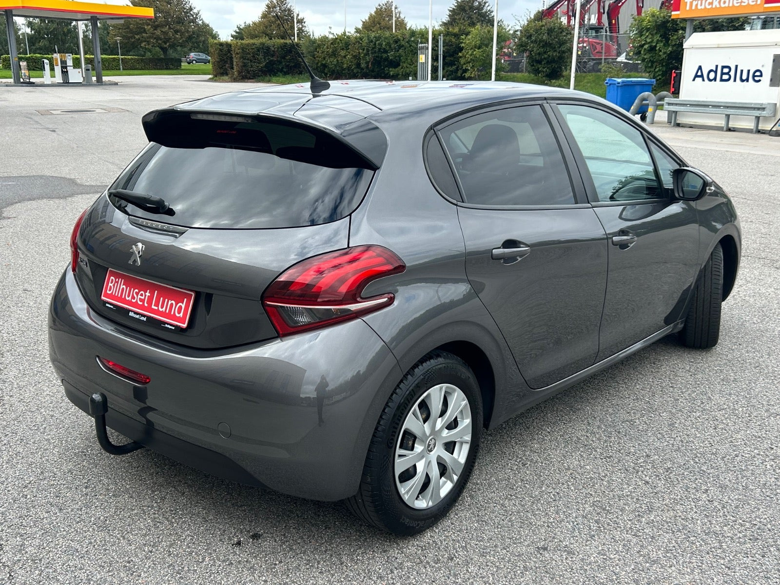 Grå Peugeot 208 fra 2019