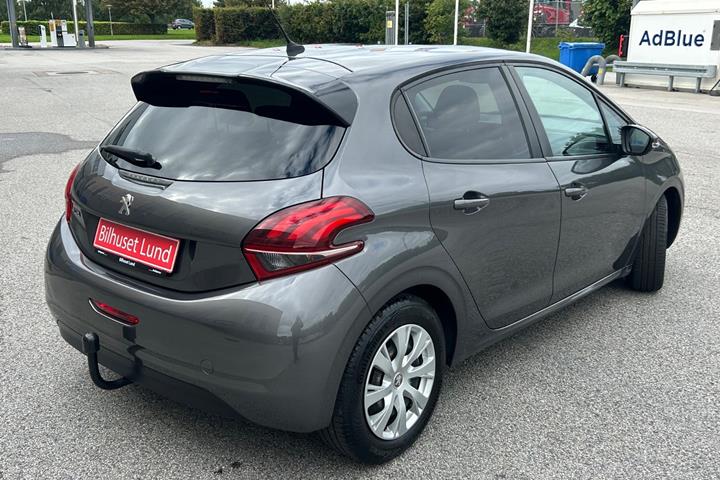 Grå Peugeot 208 fra 2019