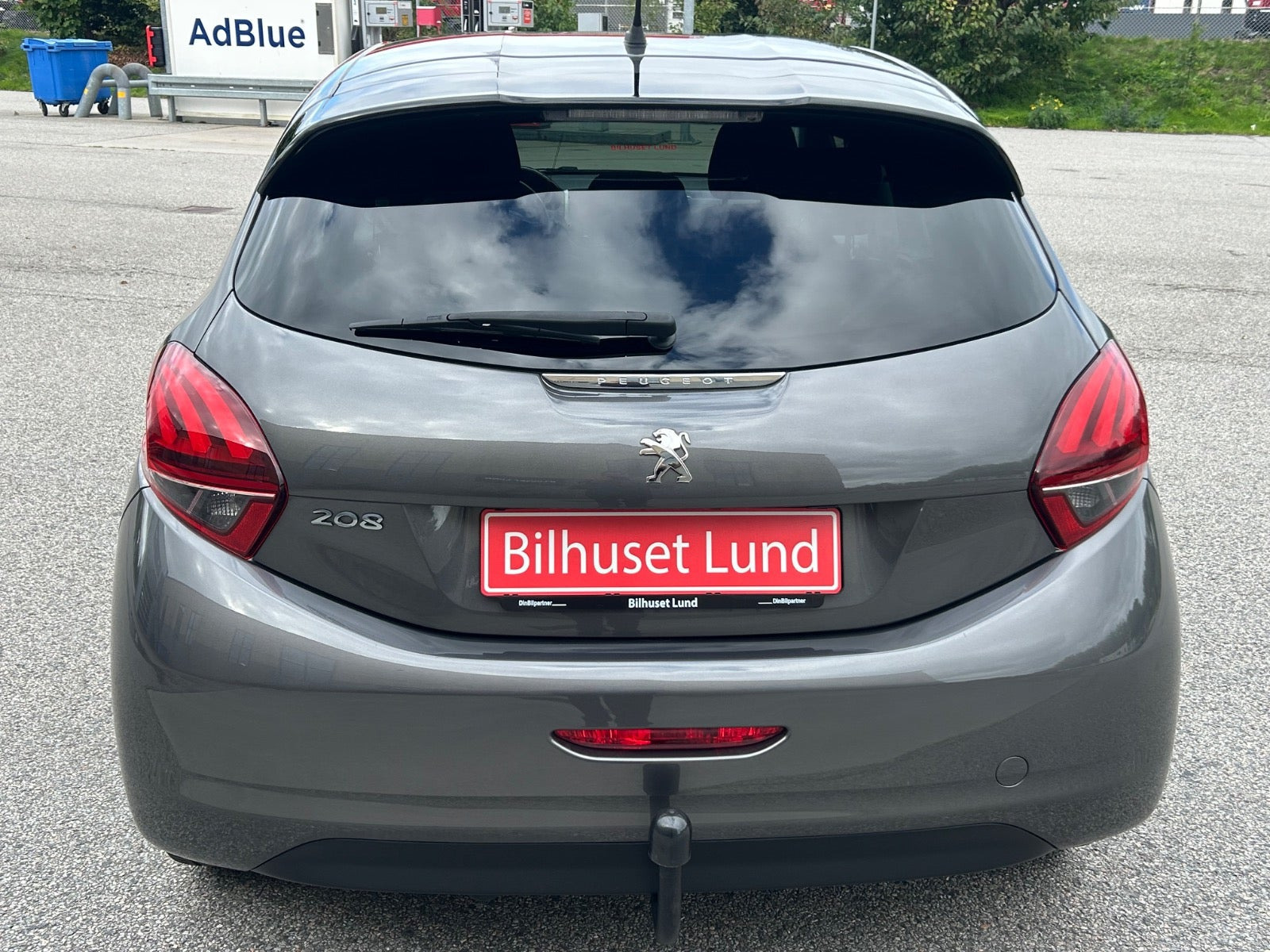 Grå Peugeot 208 fra 2019