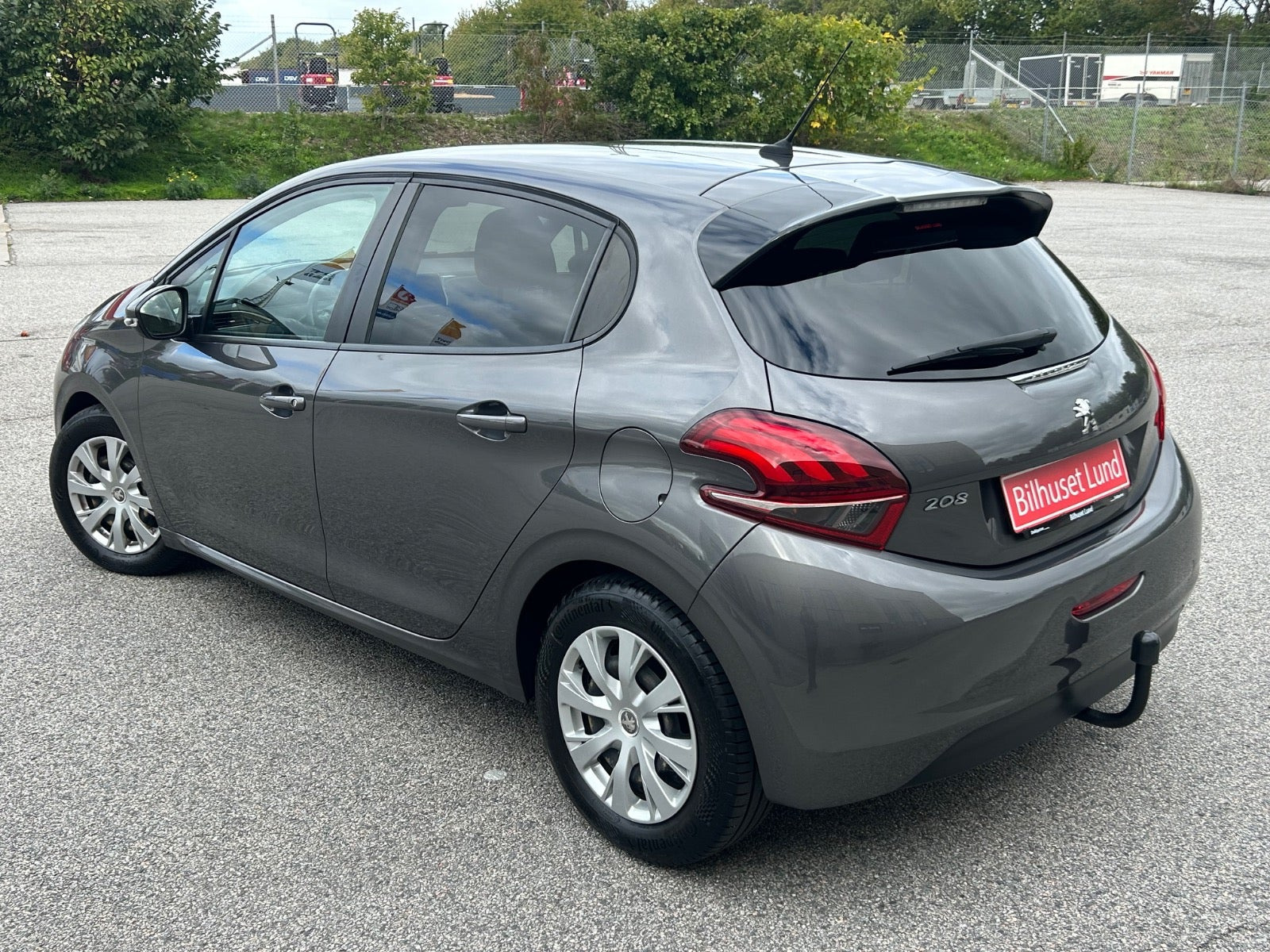 Grå Peugeot 208 fra 2019