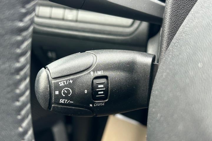 Grå Peugeot 208 fra 2019