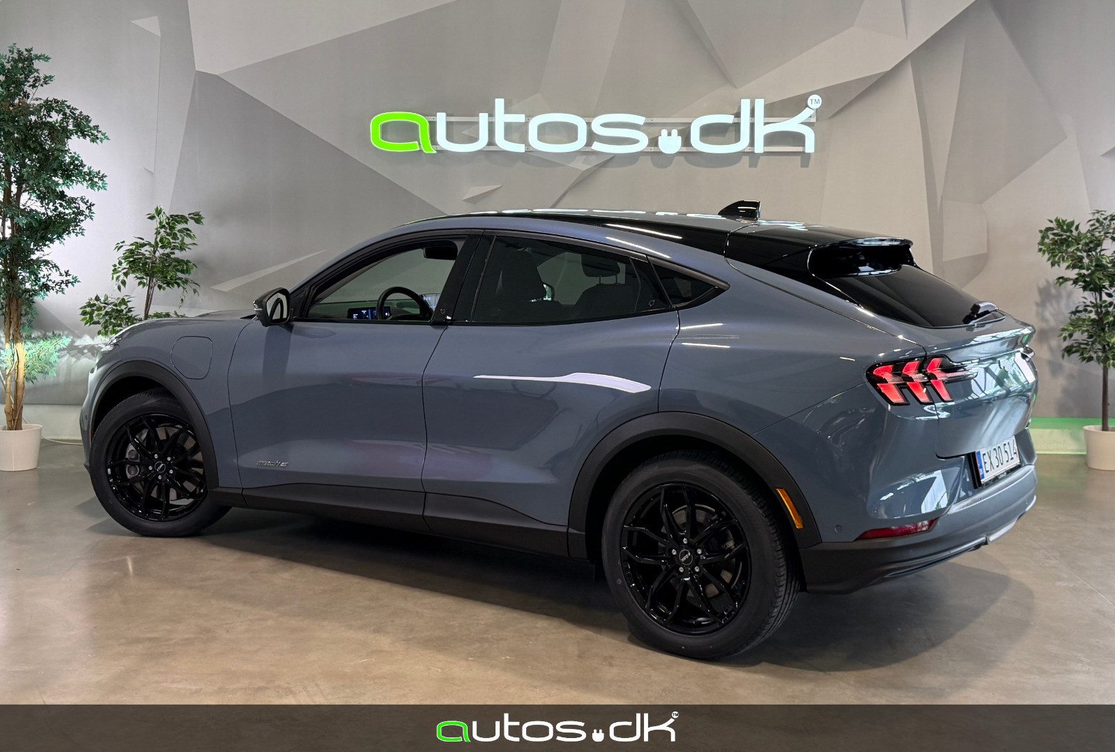 Blå Ford Mustang Mach-E fra 2024
