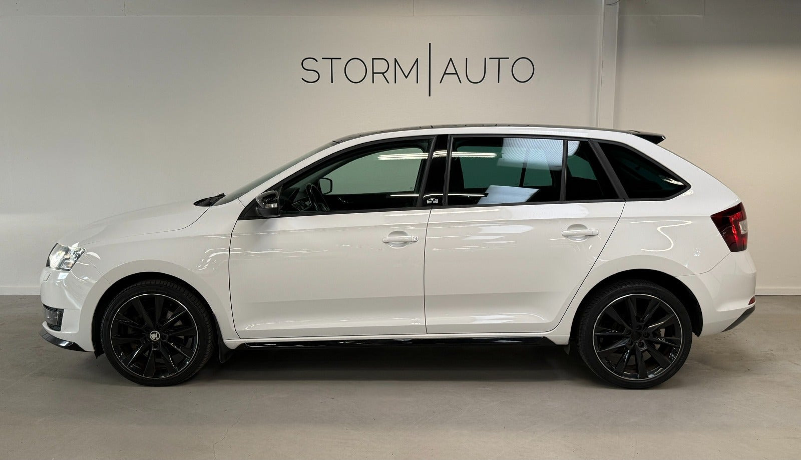 Hvid Skoda Rapid fra 2015