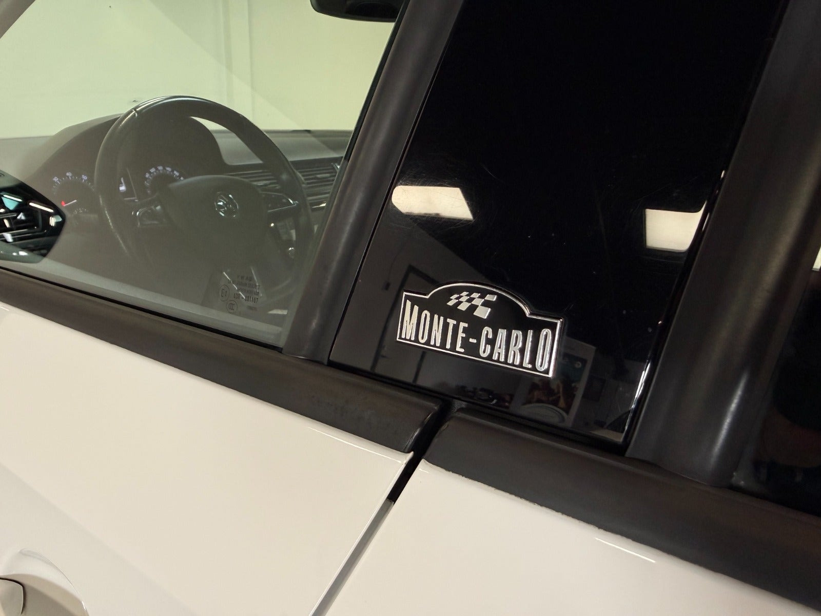 Hvid Skoda Rapid fra 2015