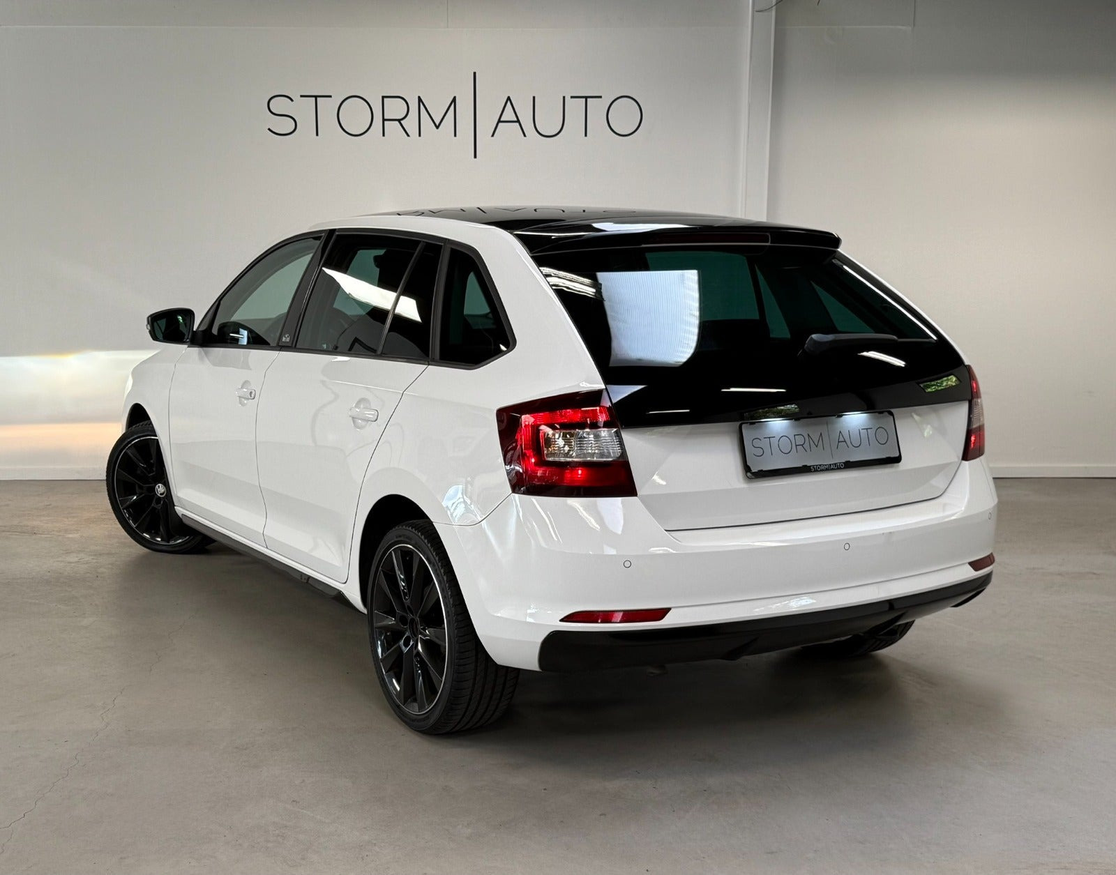 Hvid Skoda Rapid fra 2015