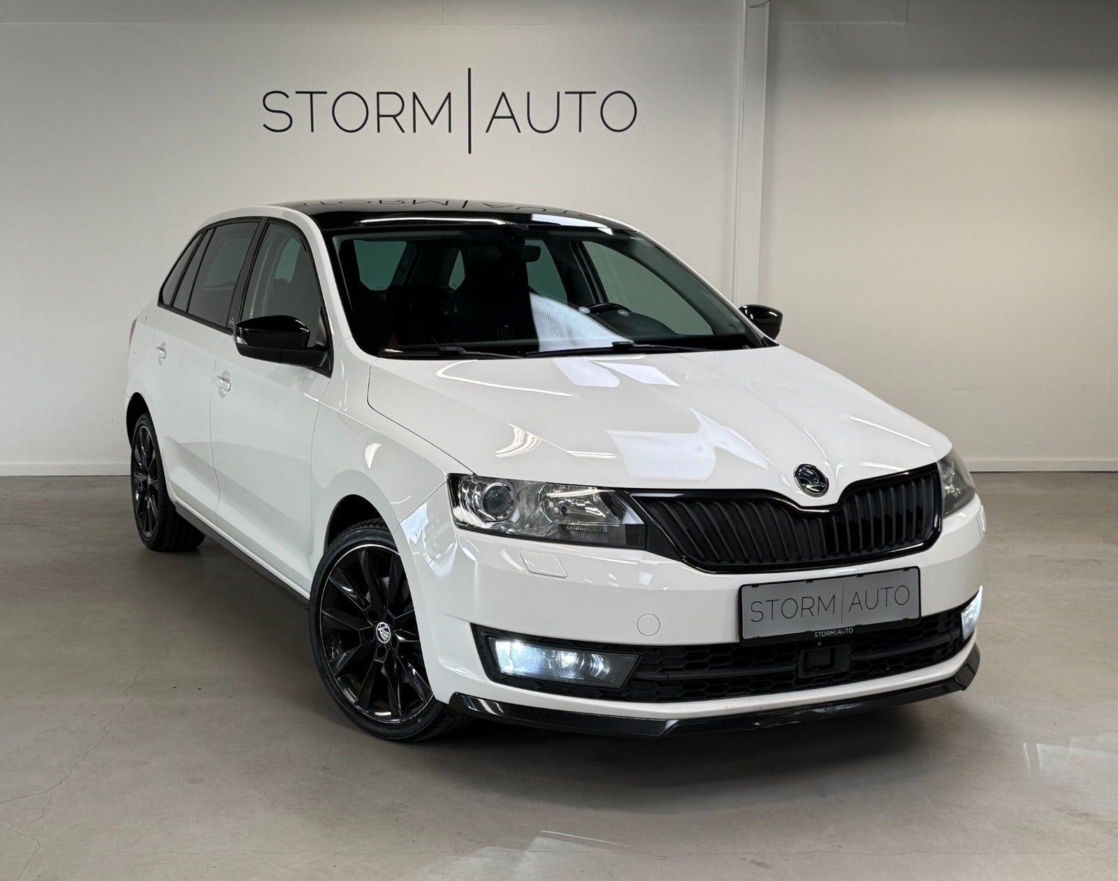 Hvid Skoda Rapid fra 2015
