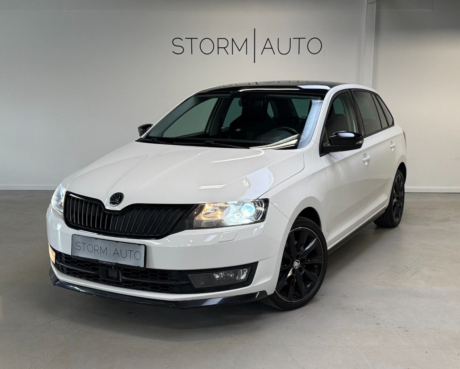 Hvid Skoda Rapid fra 2015