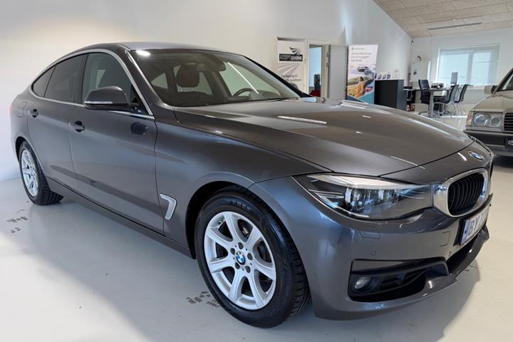 Grå BMW 320d fra 2018