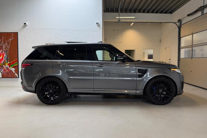 Grå Land Rover Range Rover sport fra 2017