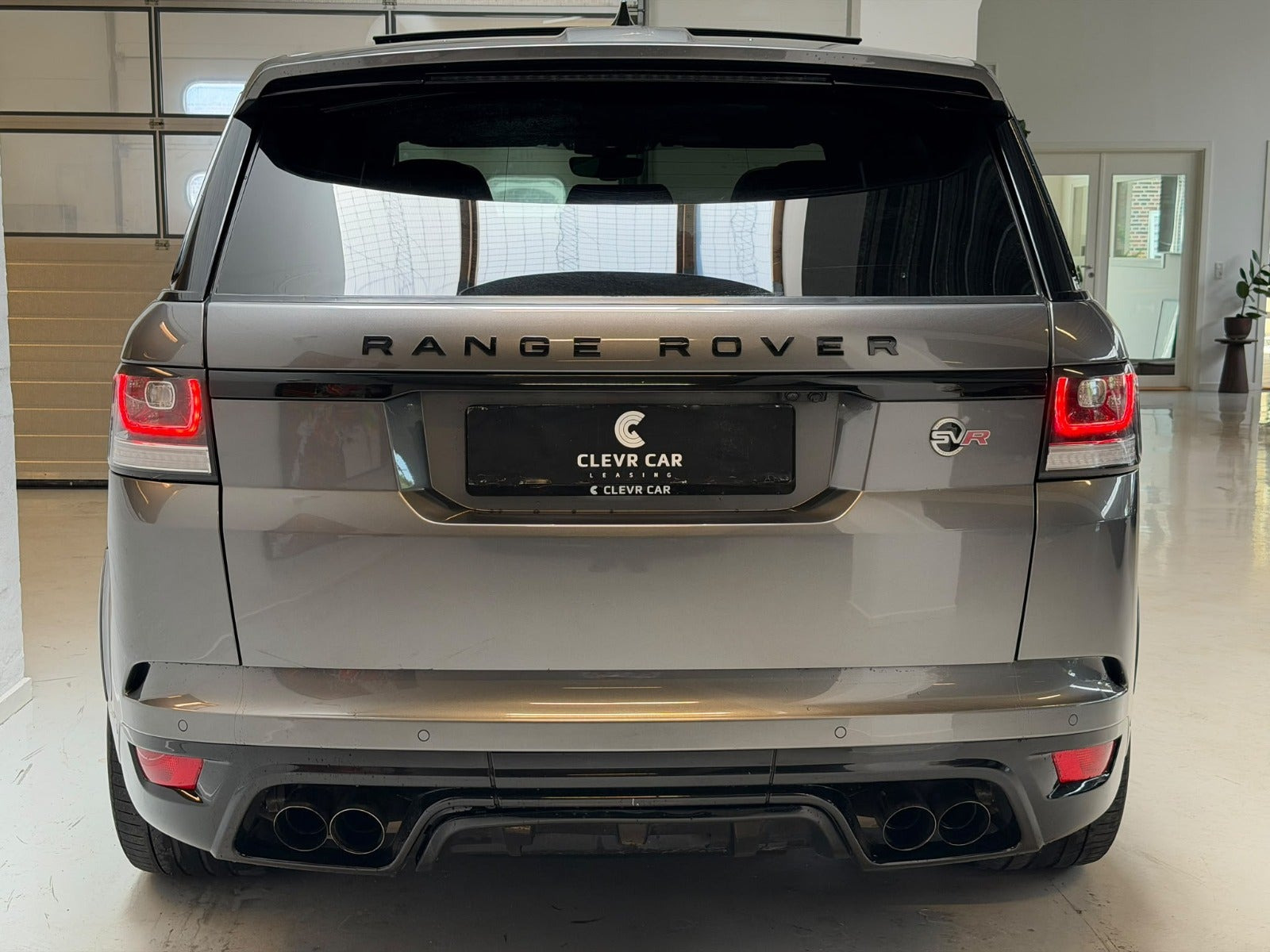 Grå Land Rover Range Rover sport fra 2017