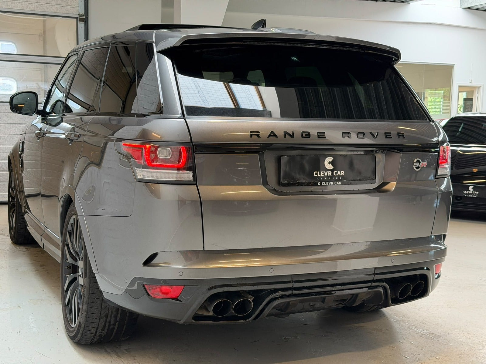 Grå Land Rover Range Rover sport fra 2017