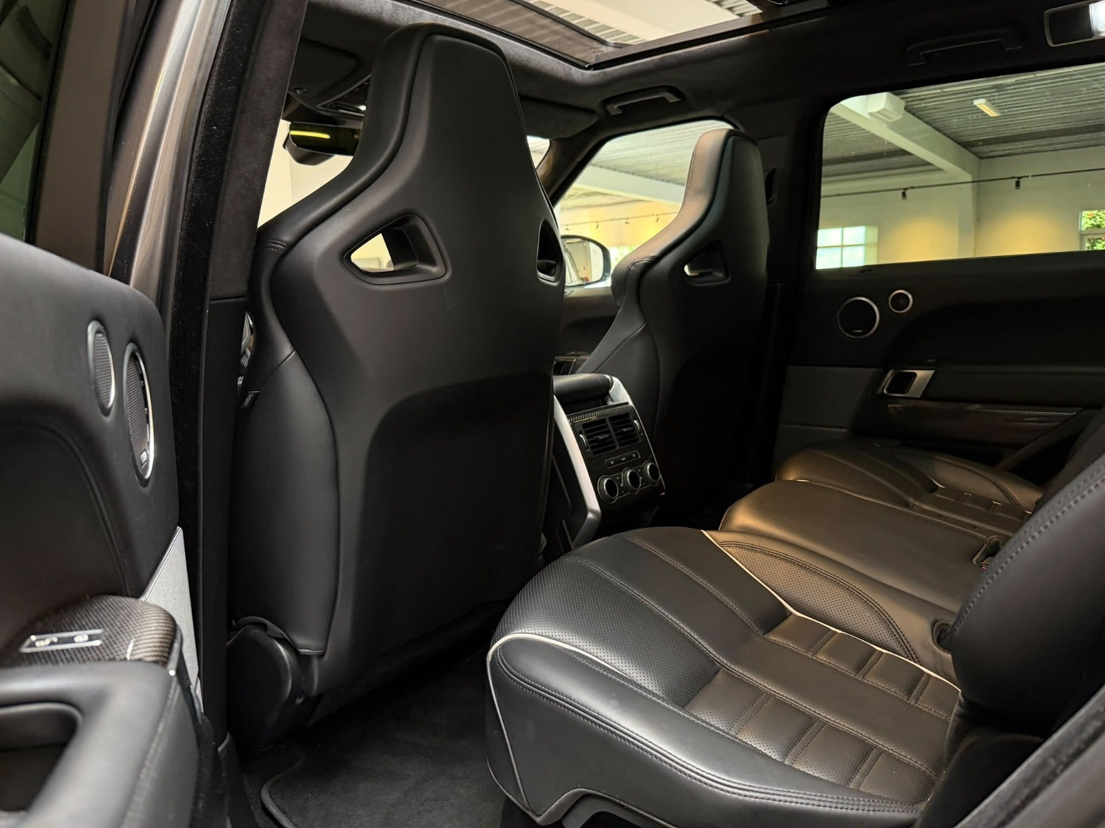 Grå Land Rover Range Rover sport fra 2017