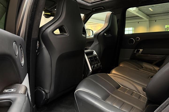 Grå Land Rover Range Rover sport fra 2017