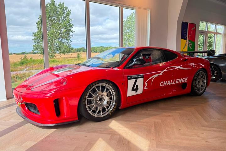 Rød Ferrari 360 fra 2004