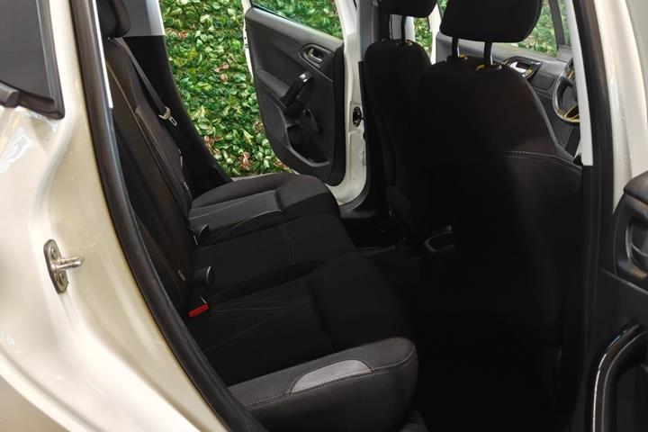 undefined Peugeot 208 fra 2012